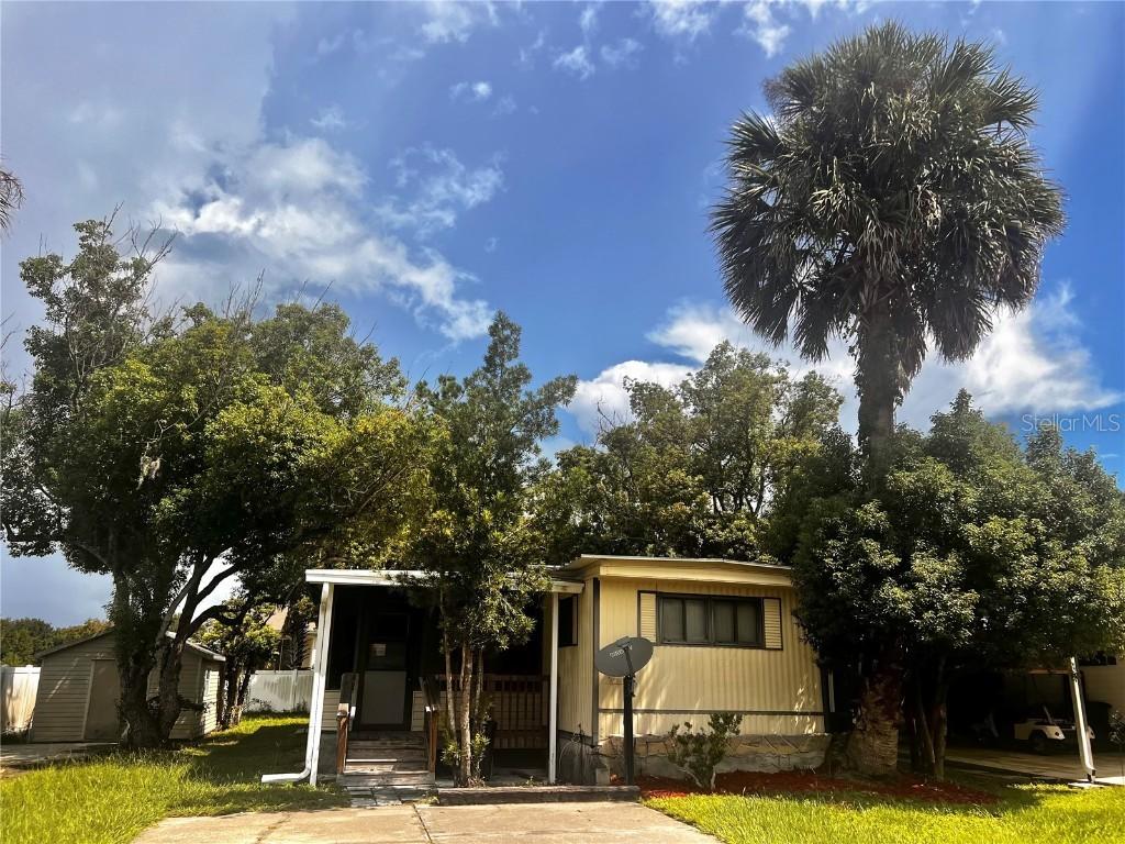 102 Leisure World Dr., Debary, FL 32713