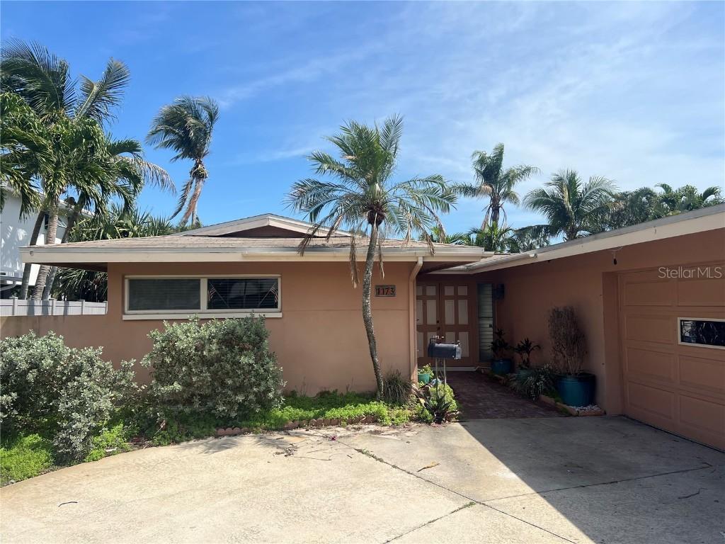 1173 Eden Isle Dr Ne, St Petersburg, FL 33704
