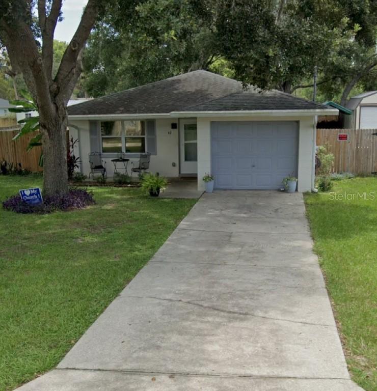 42 N Oak Ave., Umatilla, FL 32784
