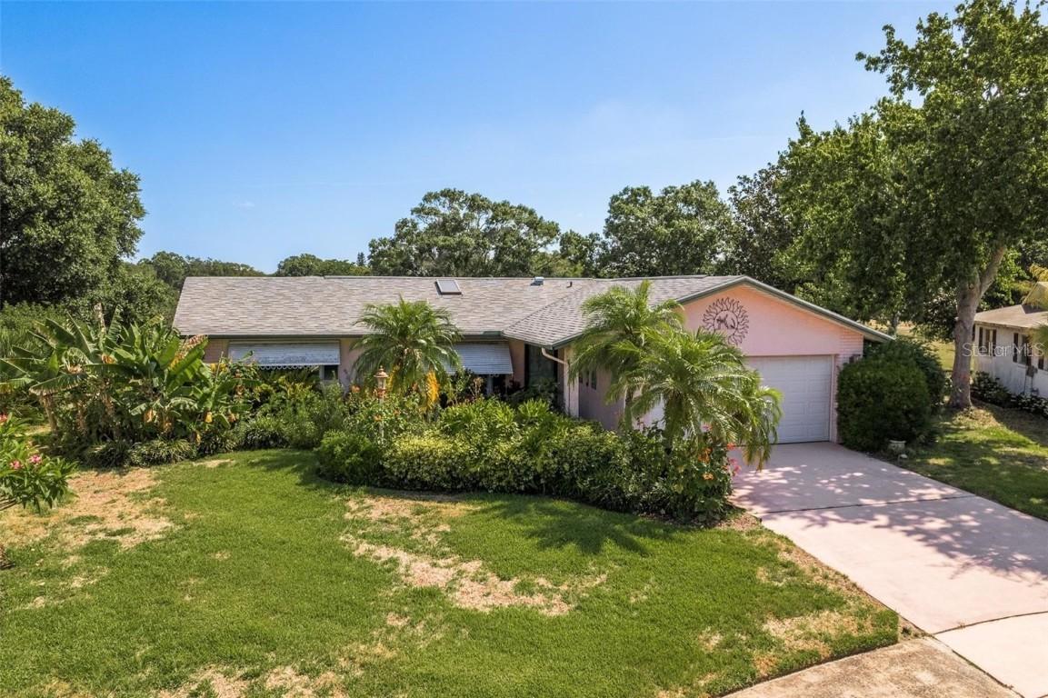 162 Stafford Cir., Palm Harbor, FL 34684