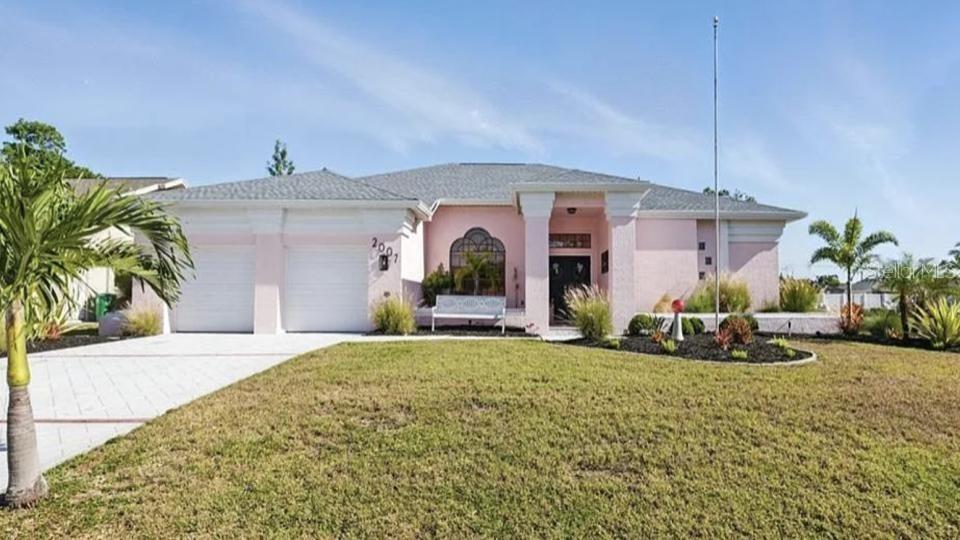 2007 Viscaya Pkwy., Cape Coral, FL 33990
