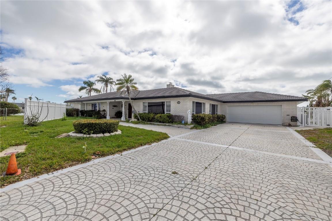11620 6th St., Treasure Island, FL 33706