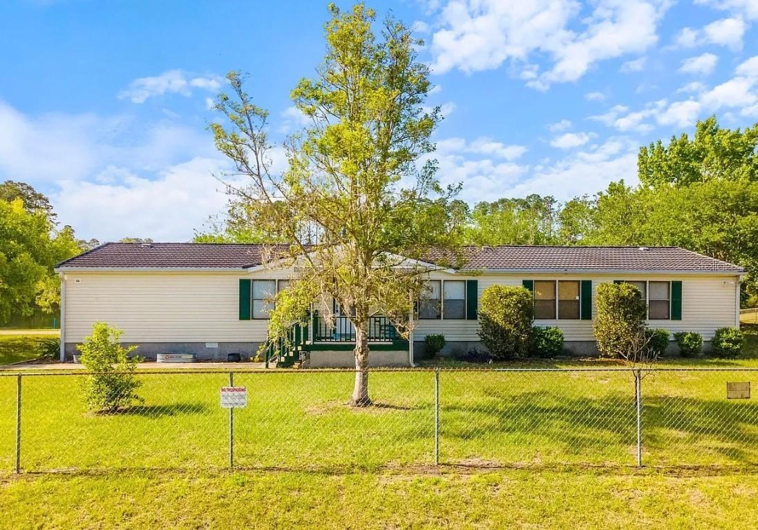 119 Canine St., Interlachen, FL 32148