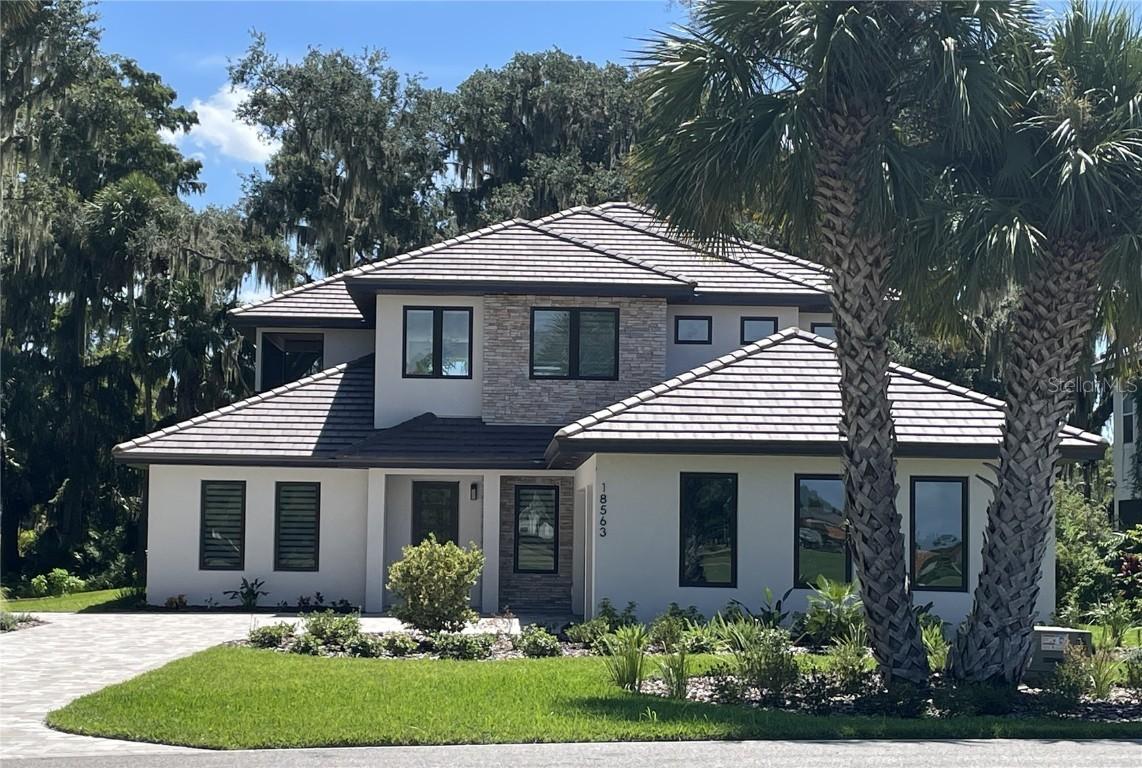 18563 Blue Heron Cir., Tavares, FL 32778