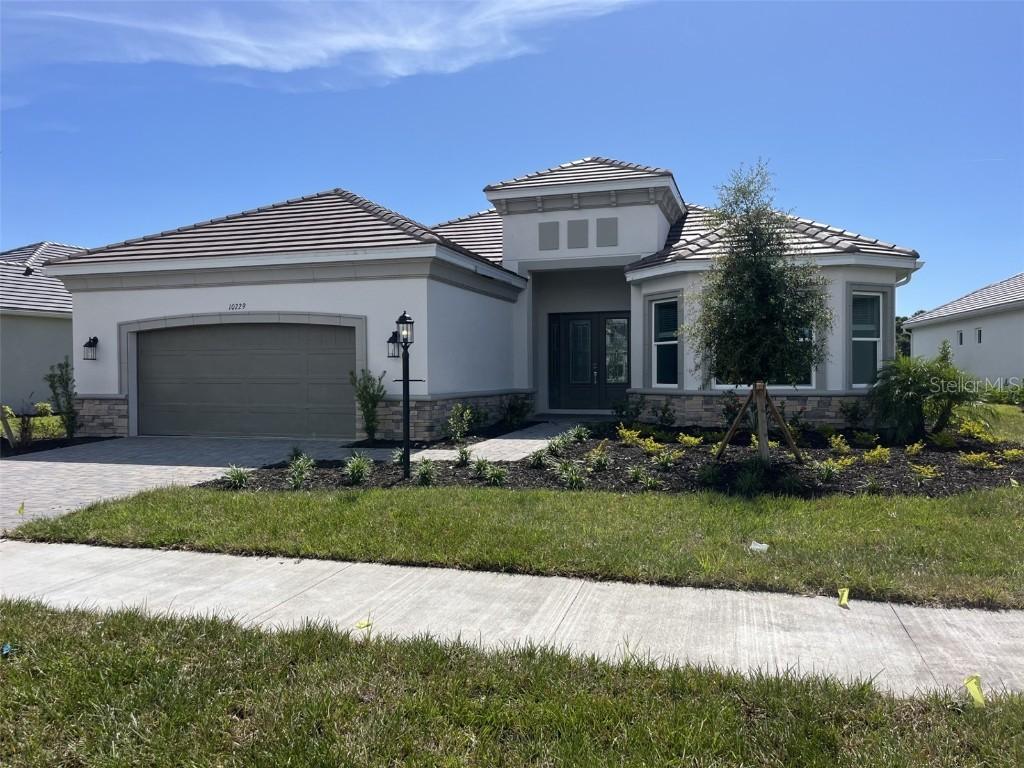 10229 Silent Night Ln., Sarasota, FL 34241