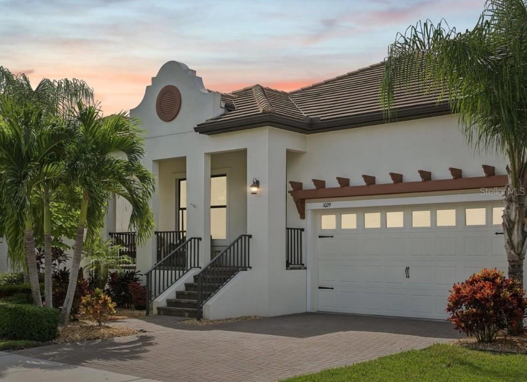 1029 Seagrape Dr., Ruskin, FL 33570