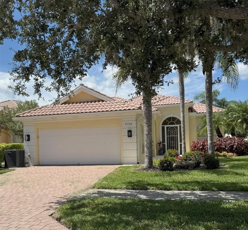 5712 Ferrara Dr., Sarasota, FL 34238