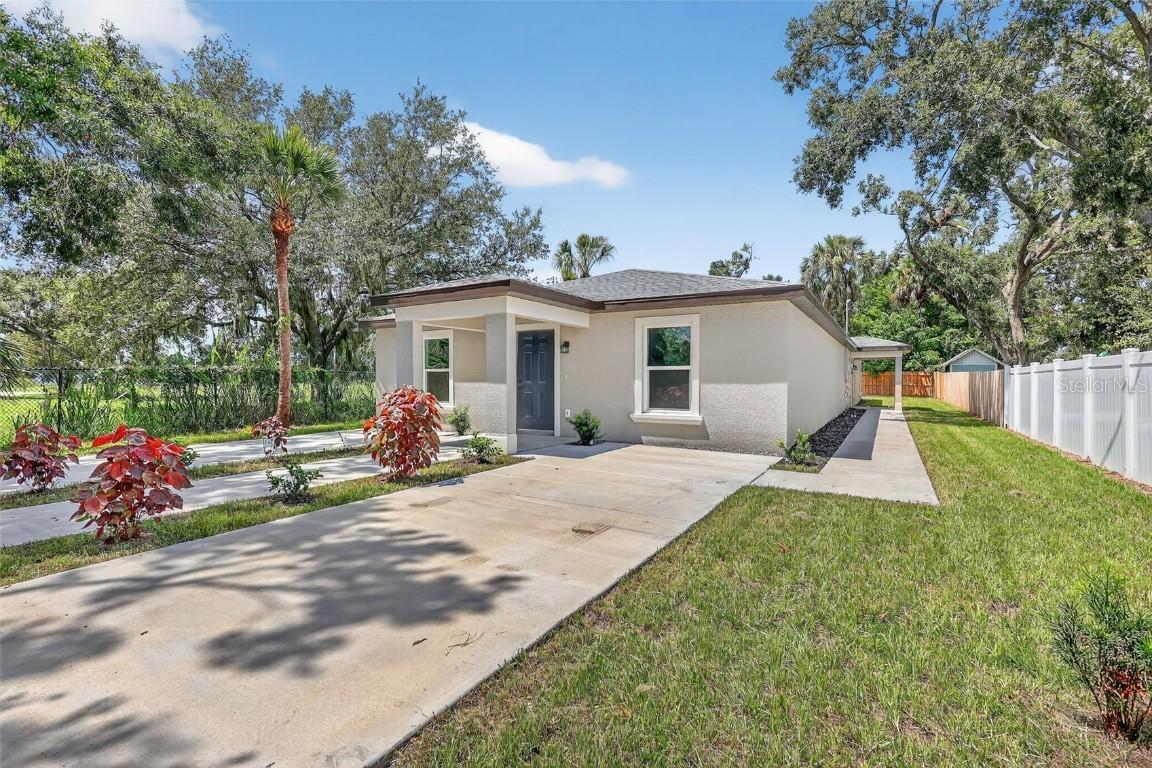 916 23rd St., Bradenton, FL 34208