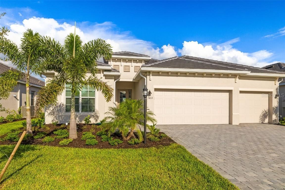 5613 Lightning Whelk Ln., Lakewood Ranch, FL 34211