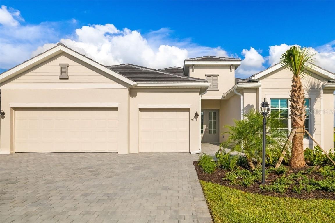 5617 Lightning Whelk Ln., Lakewood Ranch, FL 34211
