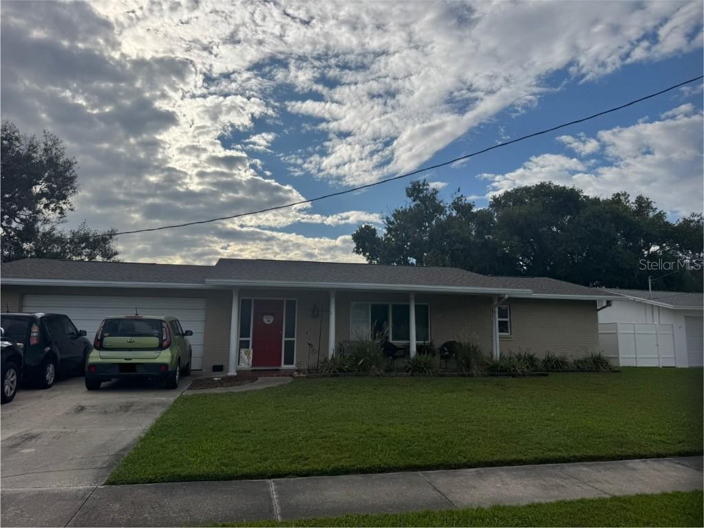 896 Imperial Dr., Largo, FL 33771