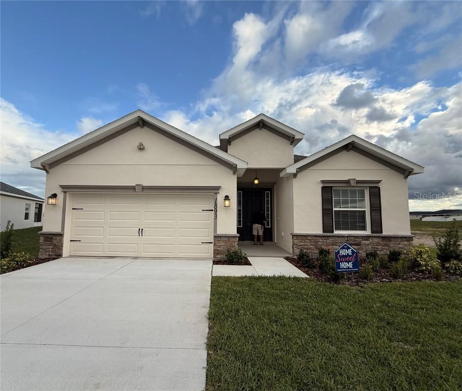 1893 Noble Dr., Davenport, FL 33837