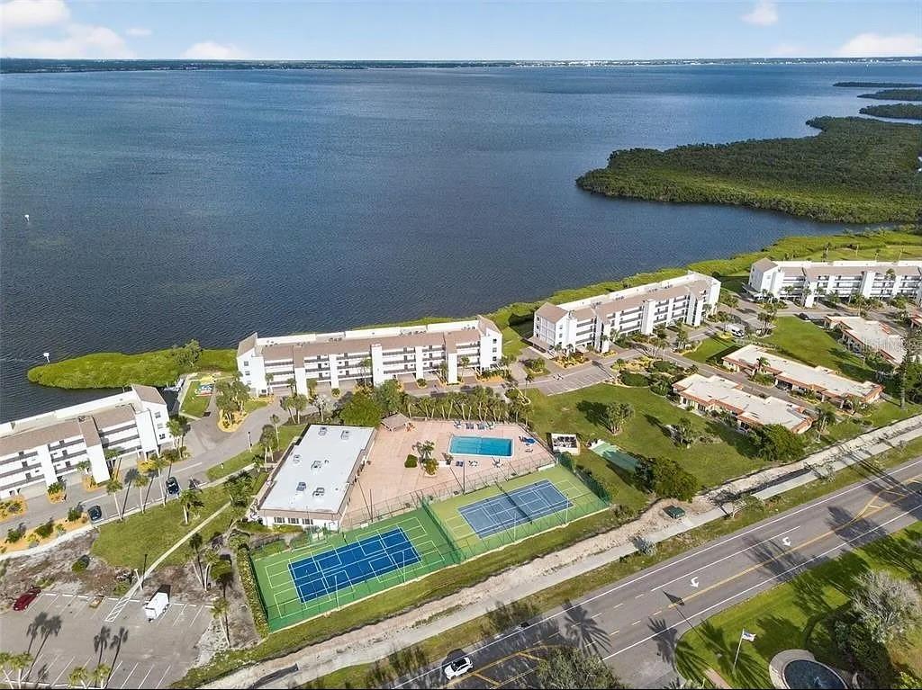 4800 Gulf Of Mexico Dr. #PH3, Longboat Key, FL 34228