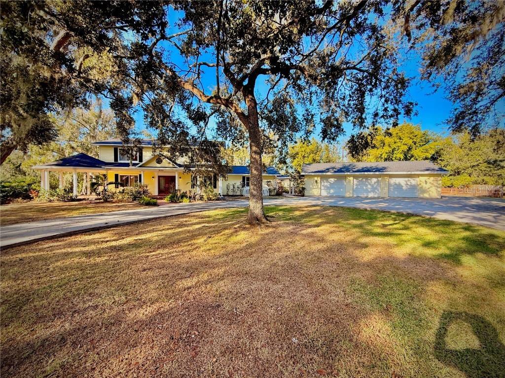 9002 63rd Avenue Dr., Bradenton, FL 34202