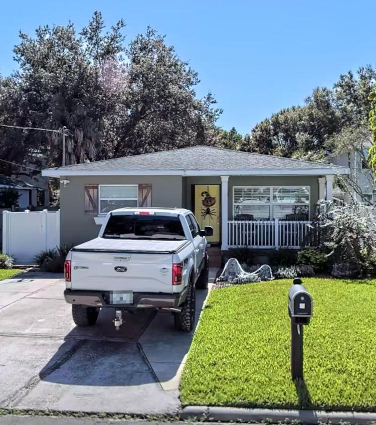 2906 W North B St., Tampa, FL 33609