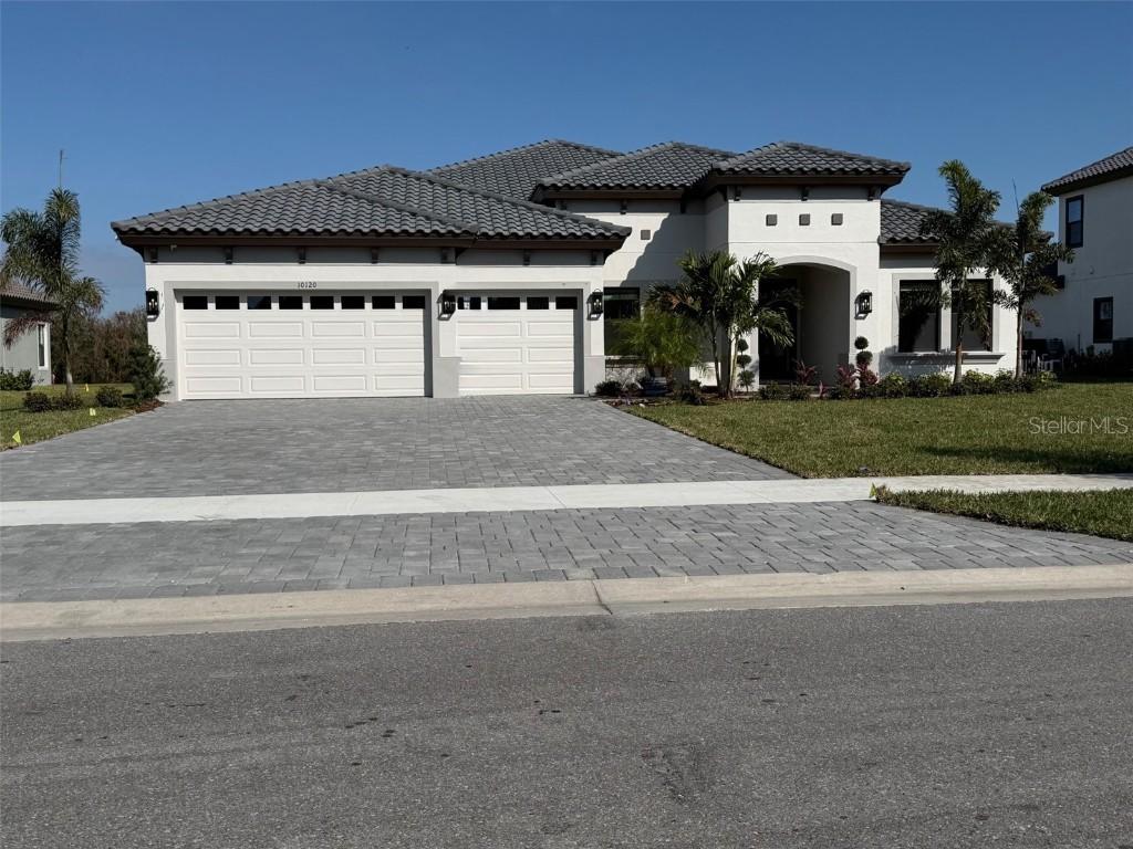 10120 Meadowrun Dr., Lithia, FL 33547