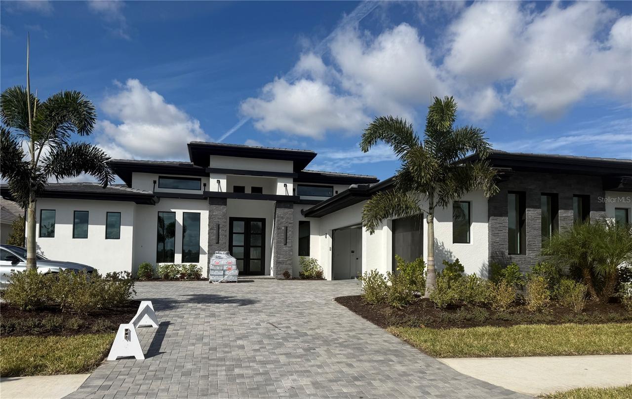 1010 Blue Shell Loop, Sarasota, FL 34240