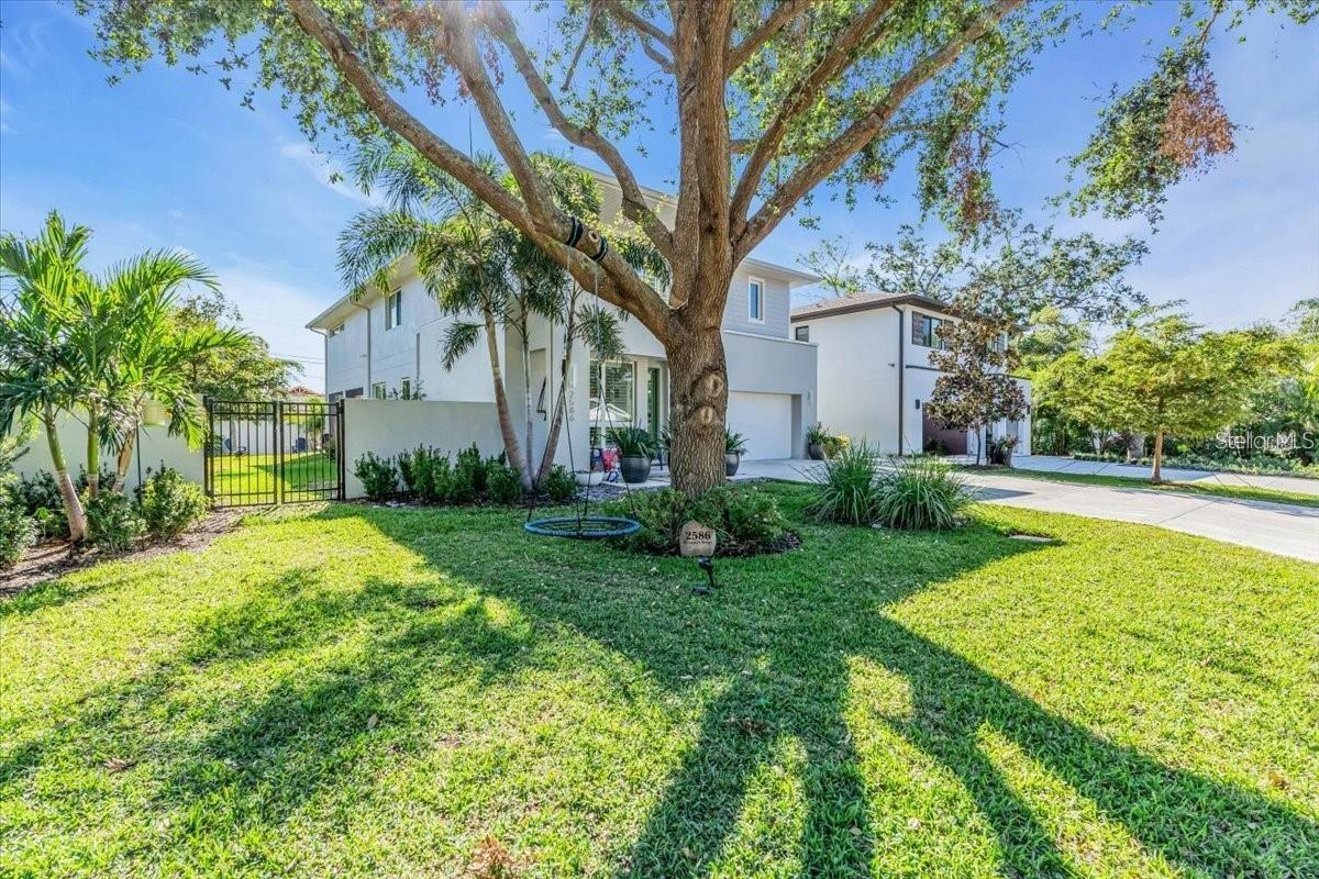 2586 Prospect St., Sarasota, FL 34239