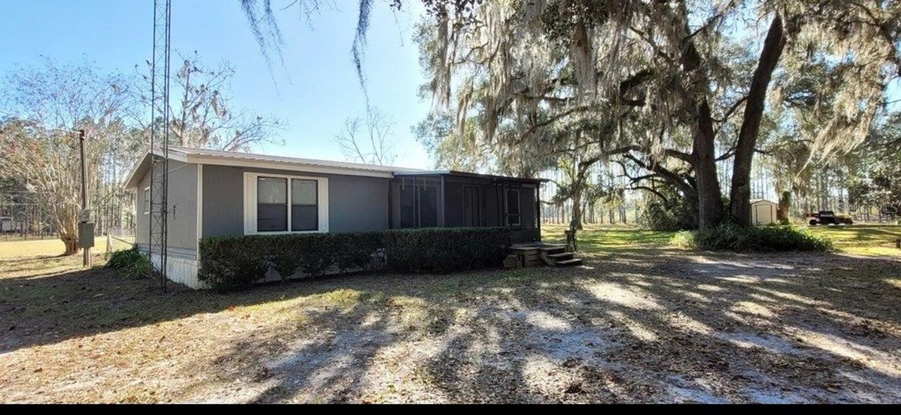9621 SE County Road 319, Trenton, FL 32693