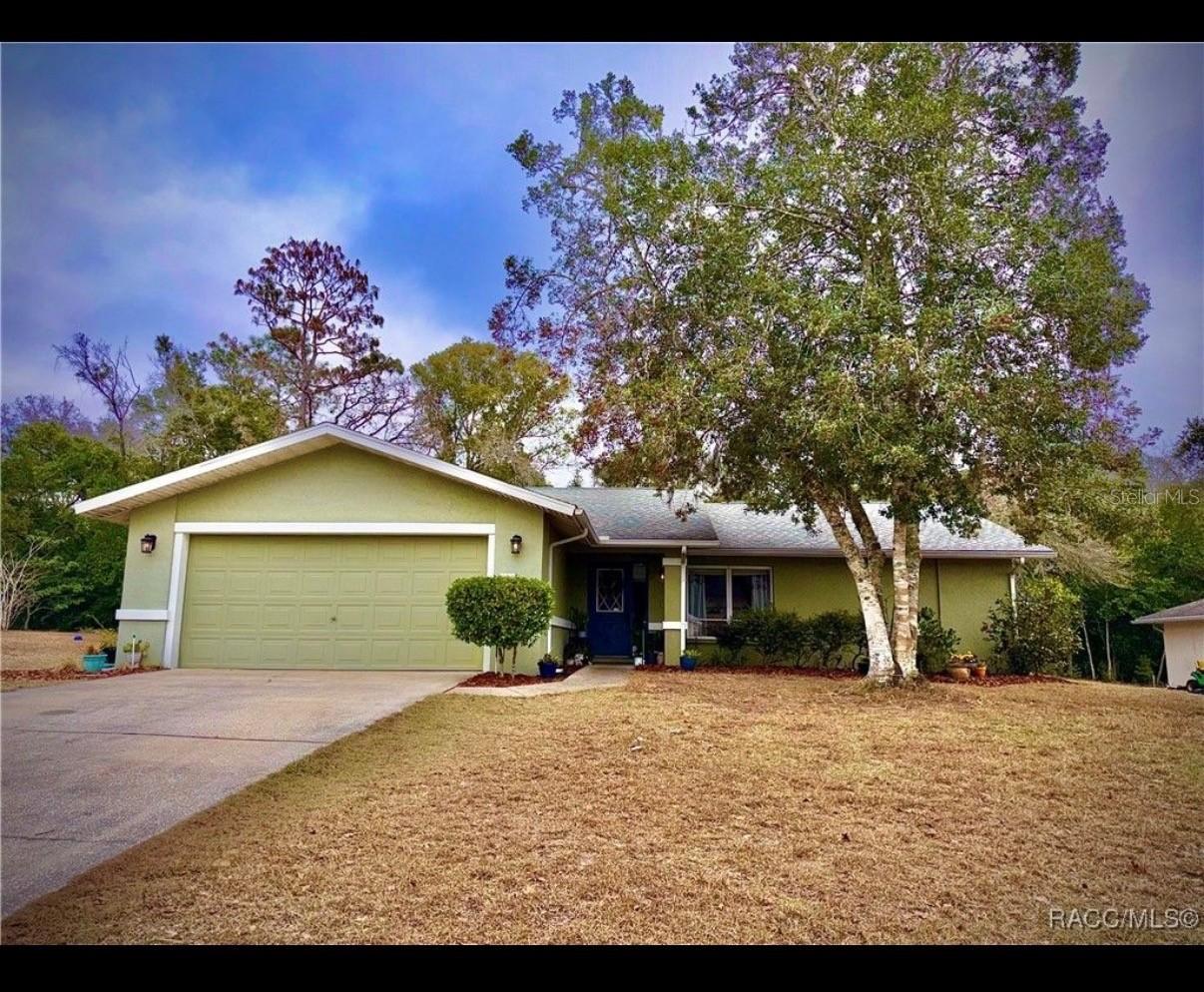 8 Hollyhock Ct., Homosassa, FL 34446