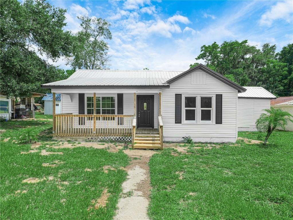 111 W D St., Frostproof, FL 33843