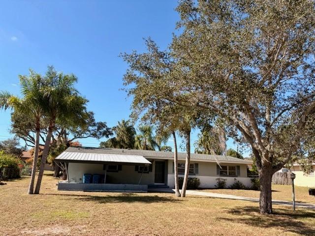 825 Blackwood Dr., Lake Wales, FL 33898