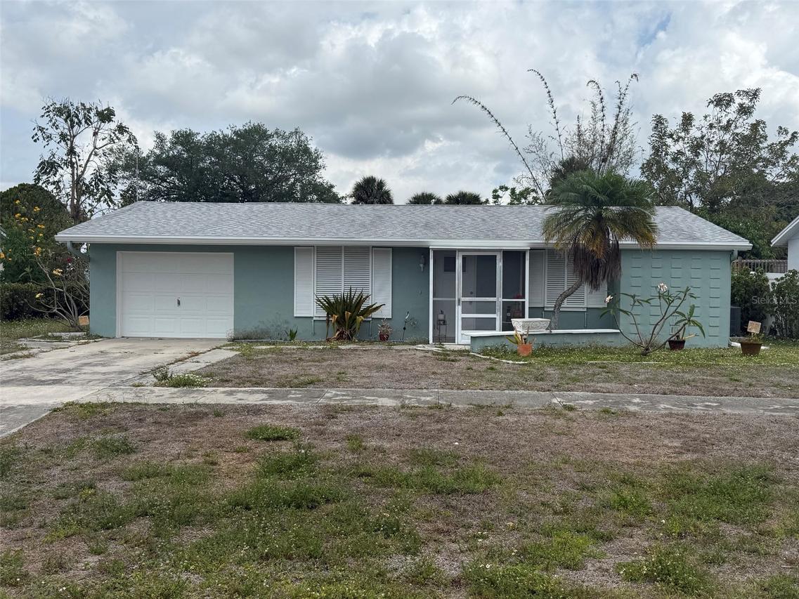 1032 Winsome Rd., North Fort Myers, FL 33903