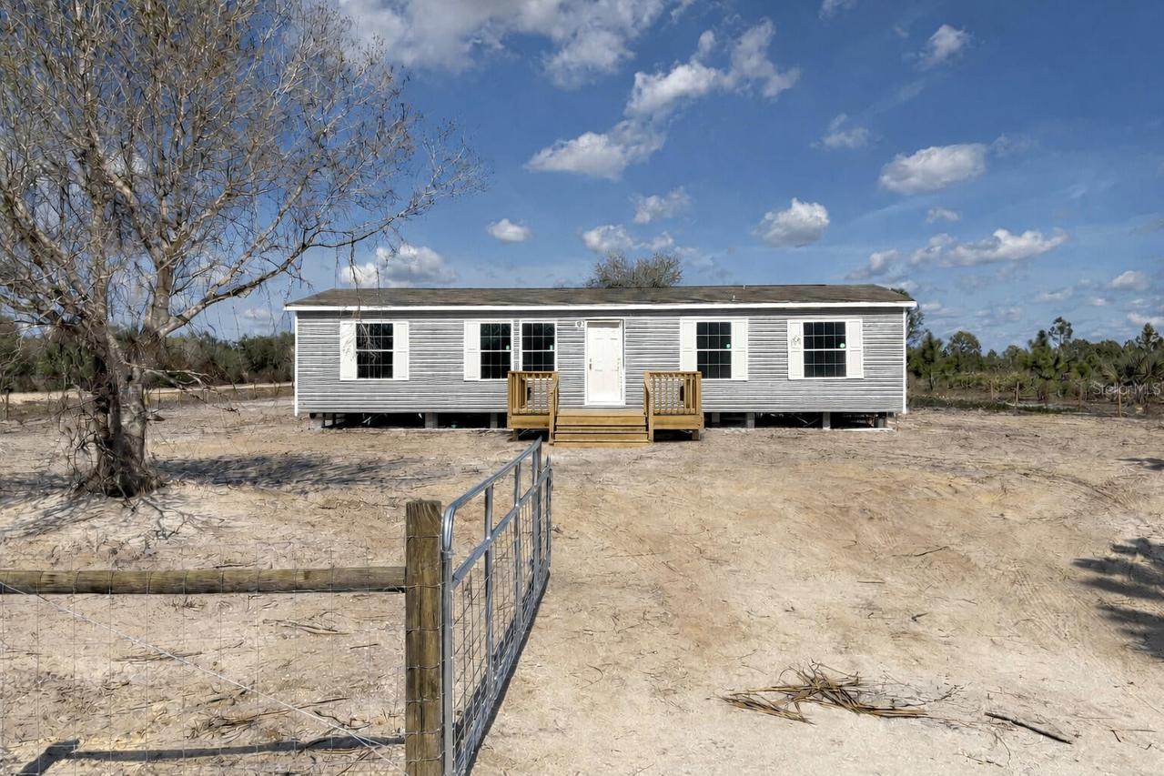 15983 NW 272nd St., Okeechobee, FL 34972