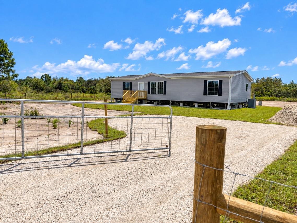 19732 NW 280th St., Okeechobee, FL 34972