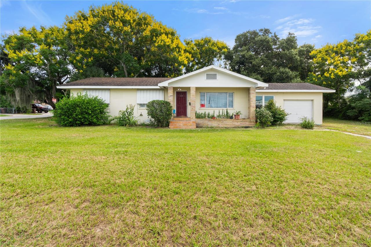 725 4th St., Lake Wales, FL 33853