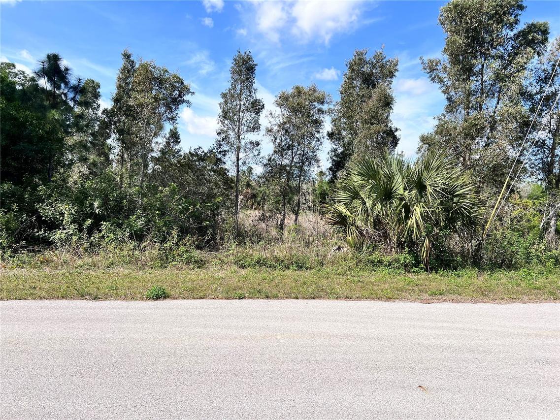 332 Lanford Ave., Lehigh Acres, FL 33974
