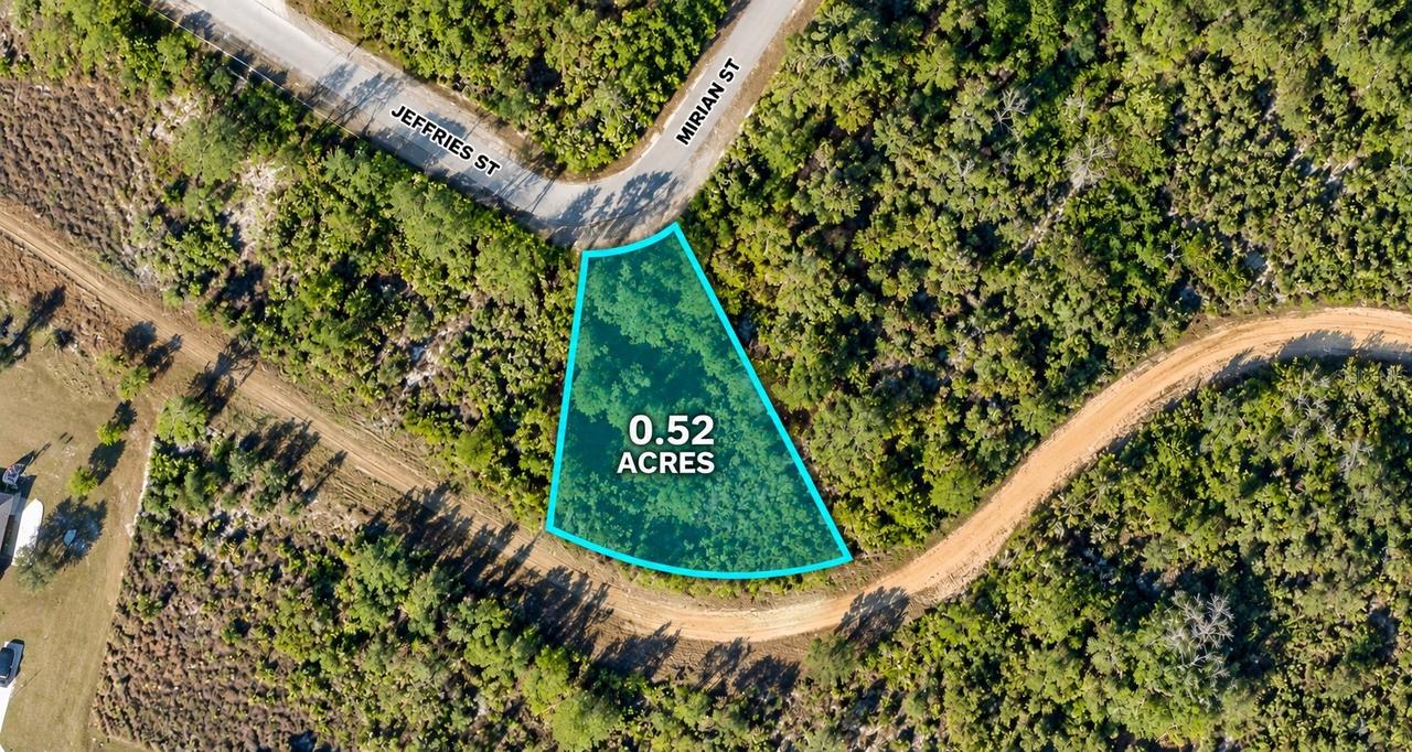 635 Jeffries St., Lehigh Acres, FL 33972