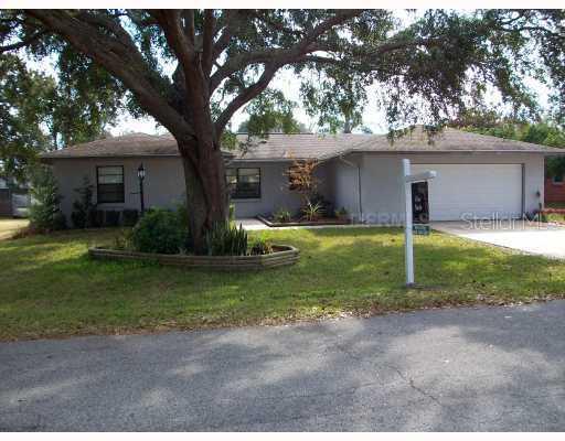 2319 Eastmeadows Rd., Lakeland, FL 33812