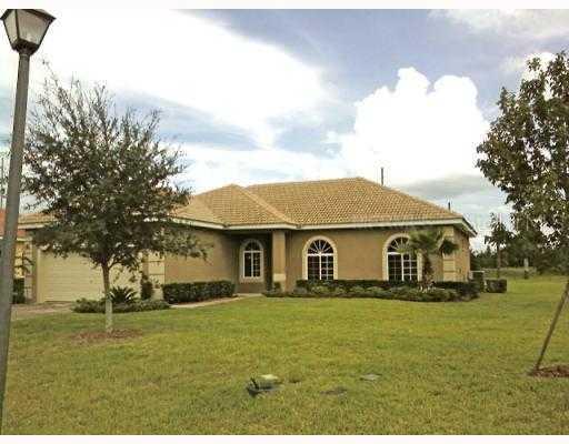 433 Bay Leaf Dr., Kissimmee, FL 34759
