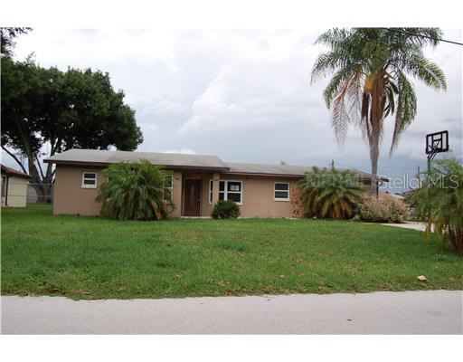 513 Tanglewood Dr., Auburndale, FL 33823