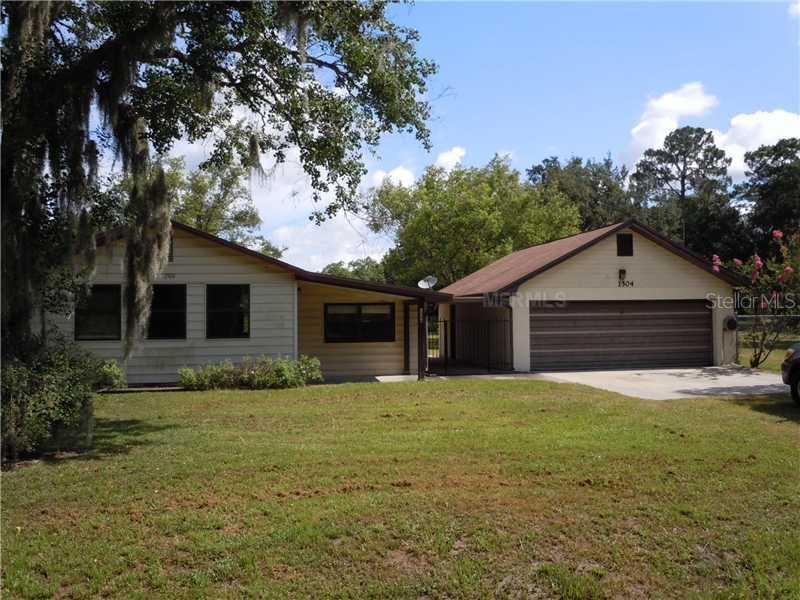 1504 W Knights Griffin Rd., Plant City, FL 33565