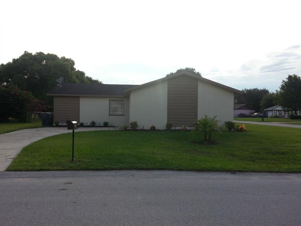 825 Cinnamon Dr., Winter Haven, FL 33880