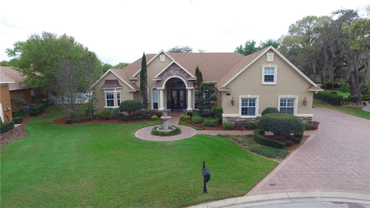 2121 Southern Oaks Ln., Lakeland, FL 33813