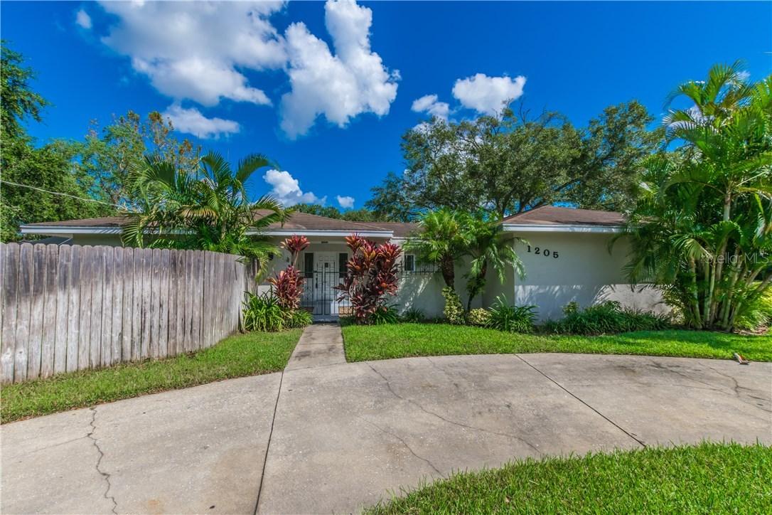 1205 Keystone Ct., Auburndale, FL 33823