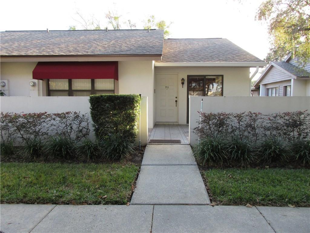 711 Oak Park Pl., Brandon, FL 33511