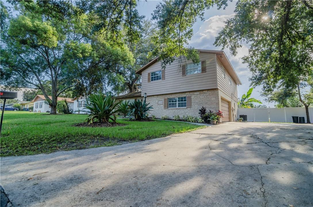 4407 Oakglen Rd., Lakeland, FL 33813