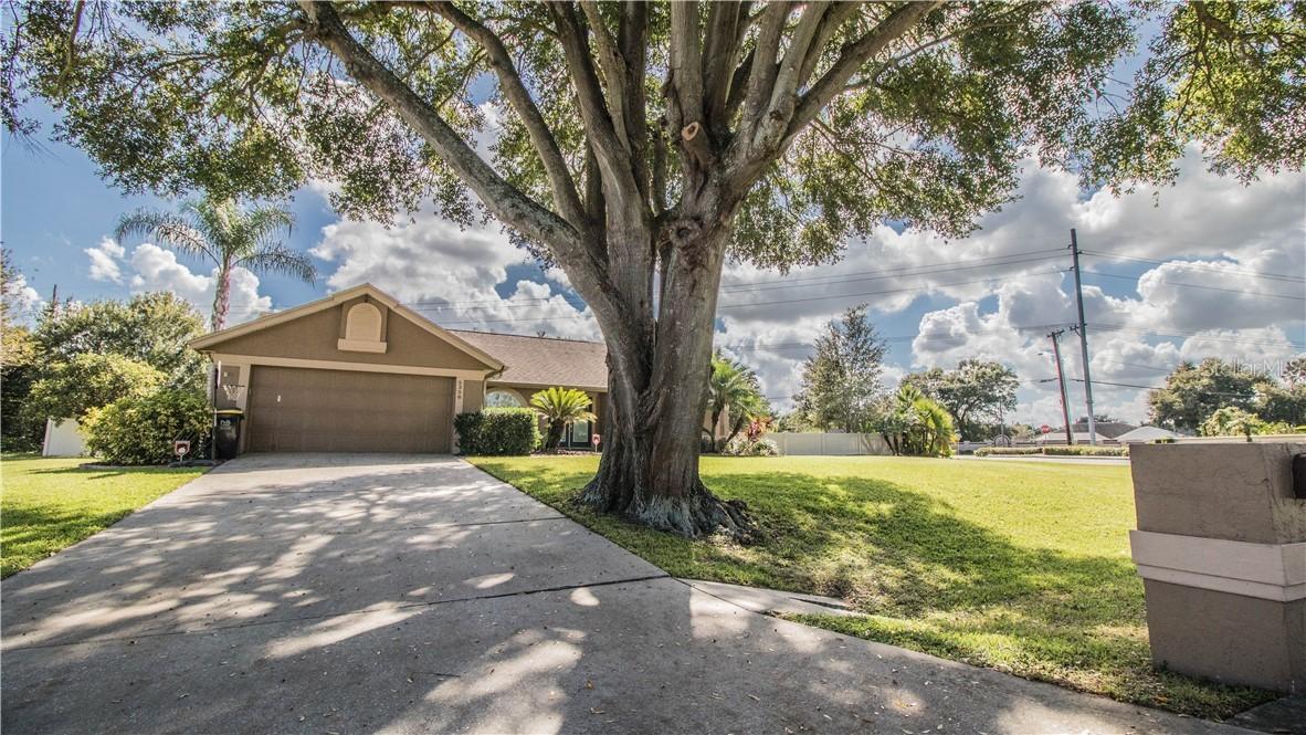 5358 Montserrat Dr., Lakeland, FL 33812