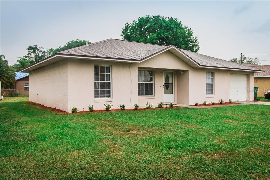 1742 Sandalwood Cir., Winter Haven, FL 33880