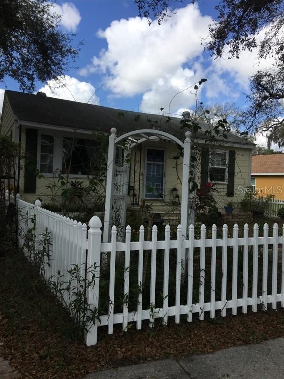 616 Holly Pl., Lakeland, FL 33801