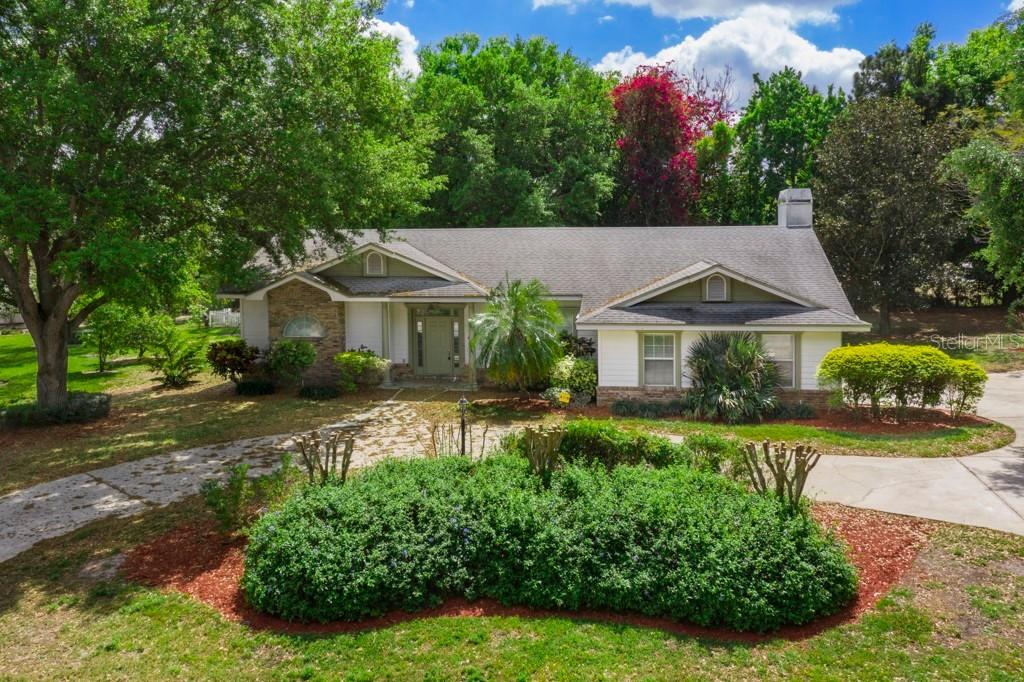 102 Lochen Dr., Winter Haven, FL 33884