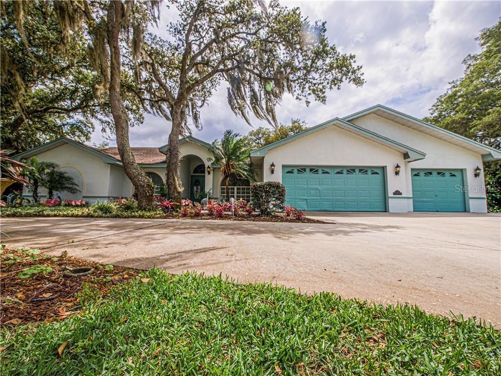 1645 Sir Henrys Tr., Lakeland, FL 33809