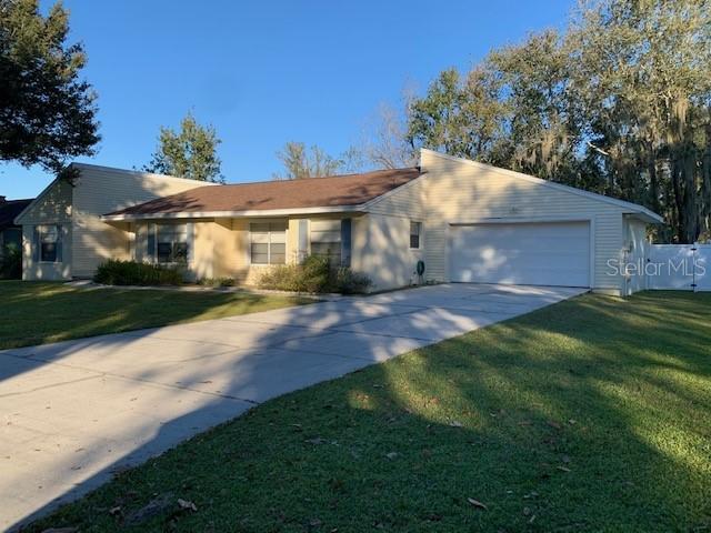 5118 Willowbrook Ln., Lakeland, FL 33811