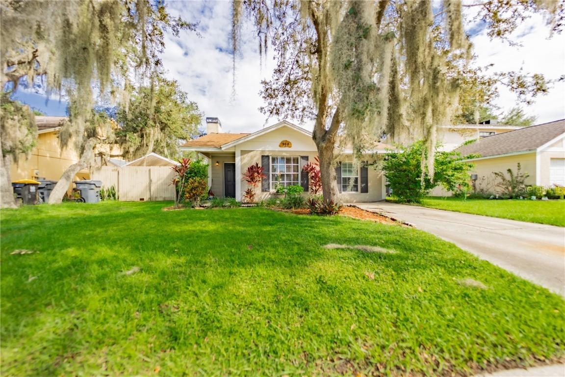 984 Whisper Lake Dr., Winter Haven, FL 33880