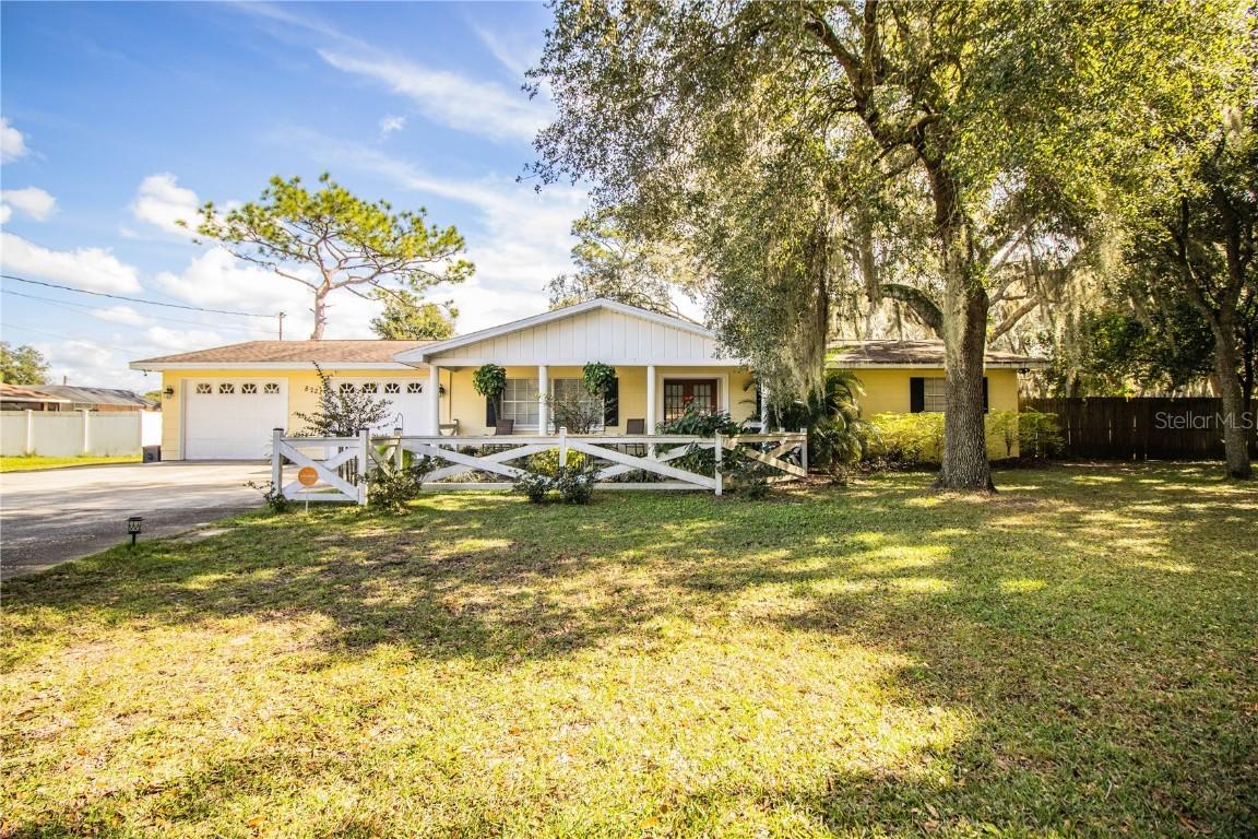 8221 Spruce Ln., Lakeland, FL 33809