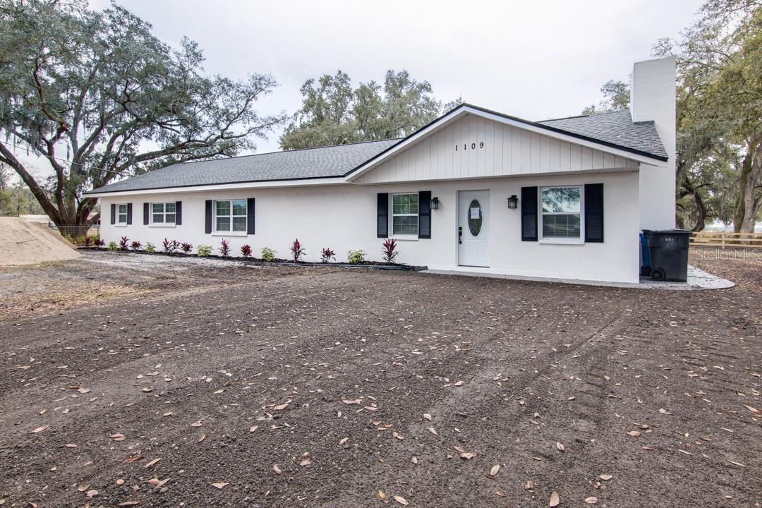1109 E Knights Griffin Rd., Plant City, FL 33565